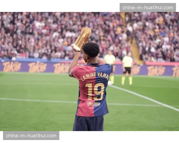 一场没有赢家的德比：西班牙人主场与巴塞罗那B队比赛中的暴力冲突事件全程记录