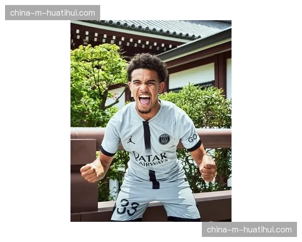 赛前动态：巴黎圣日耳曼公布大名单，伤愈复出的扎伊尔-埃梅里随队出征伦敦