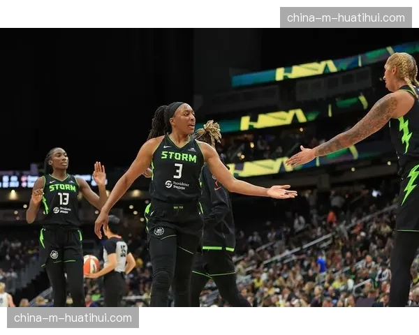 安吉尔·里斯从芝加哥天空队转会至亚特兰大梦想队